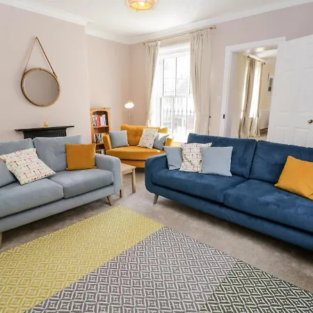 Holiday home Laurel House