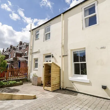 Laurel House Tatil Evi *